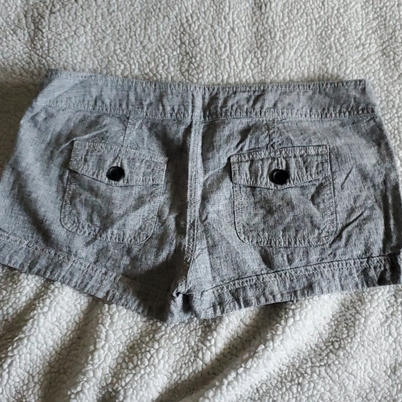 Express Shorts - Picture 4 of 4